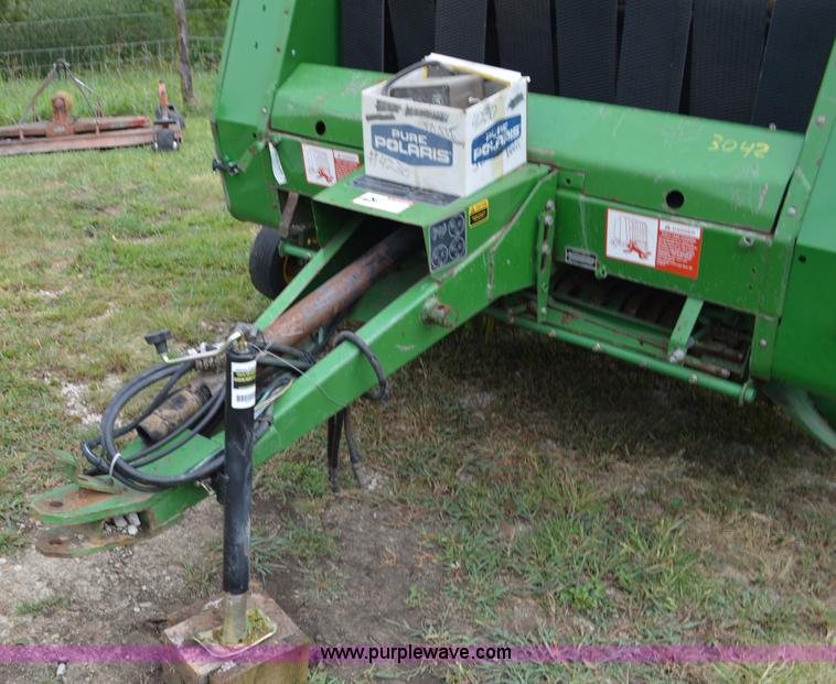 image for item BR9901 John Deere 535 round baler