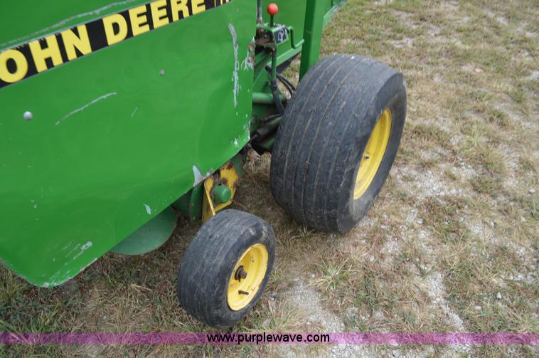image for item BR9901 John Deere 535 round baler