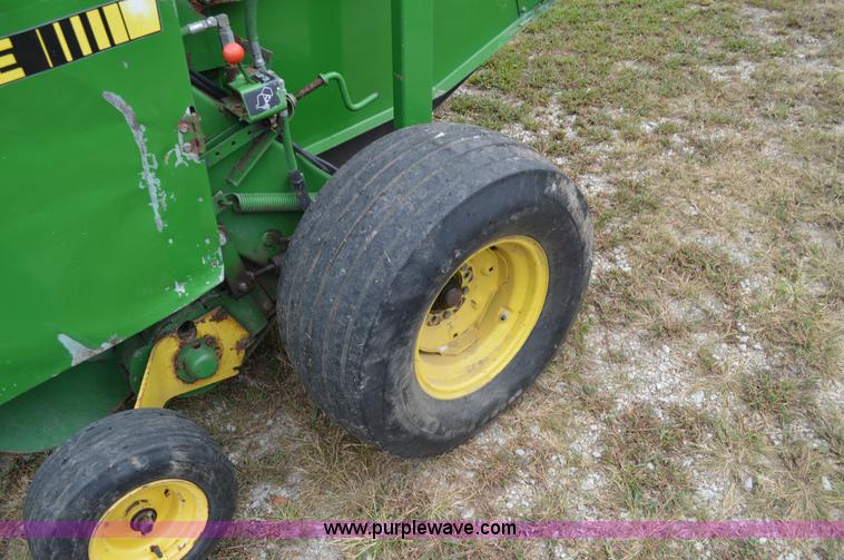 image for item BR9901 John Deere 535 round baler