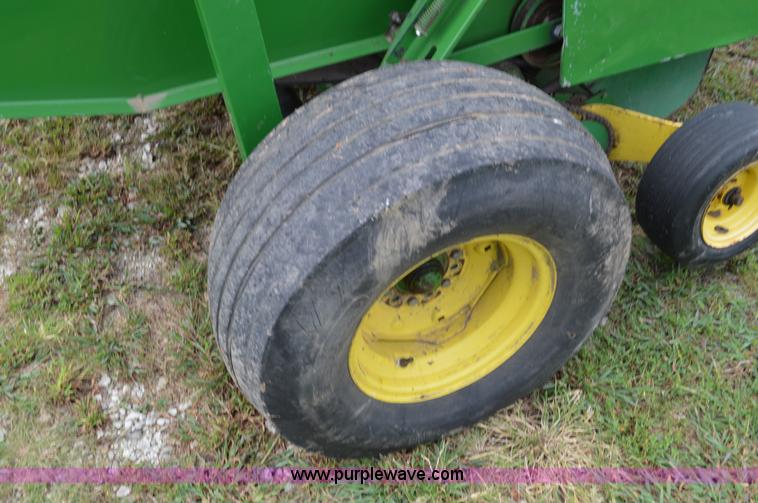 image for item BR9901 John Deere 535 round baler