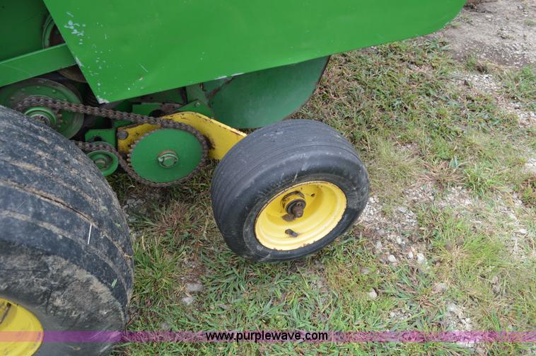 image for item BR9901 John Deere 535 round baler