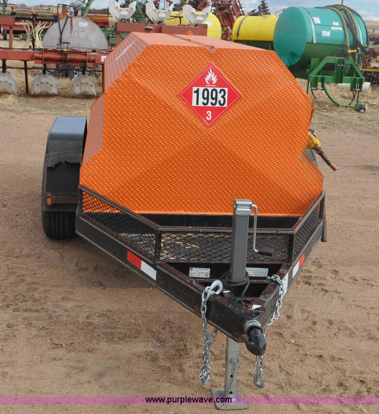 image for item F2326 2012 WG FT975 fuel trailer