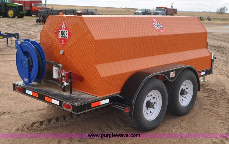 image for item F2326 2012 WG FT975 fuel trailer