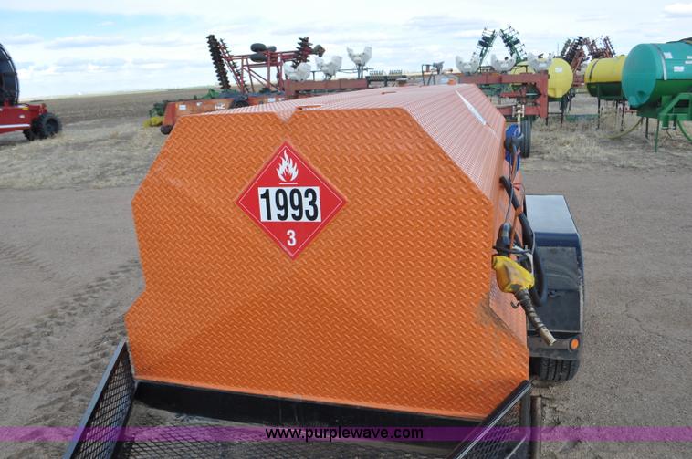 image for item F2326 2012 WG FT975 fuel trailer