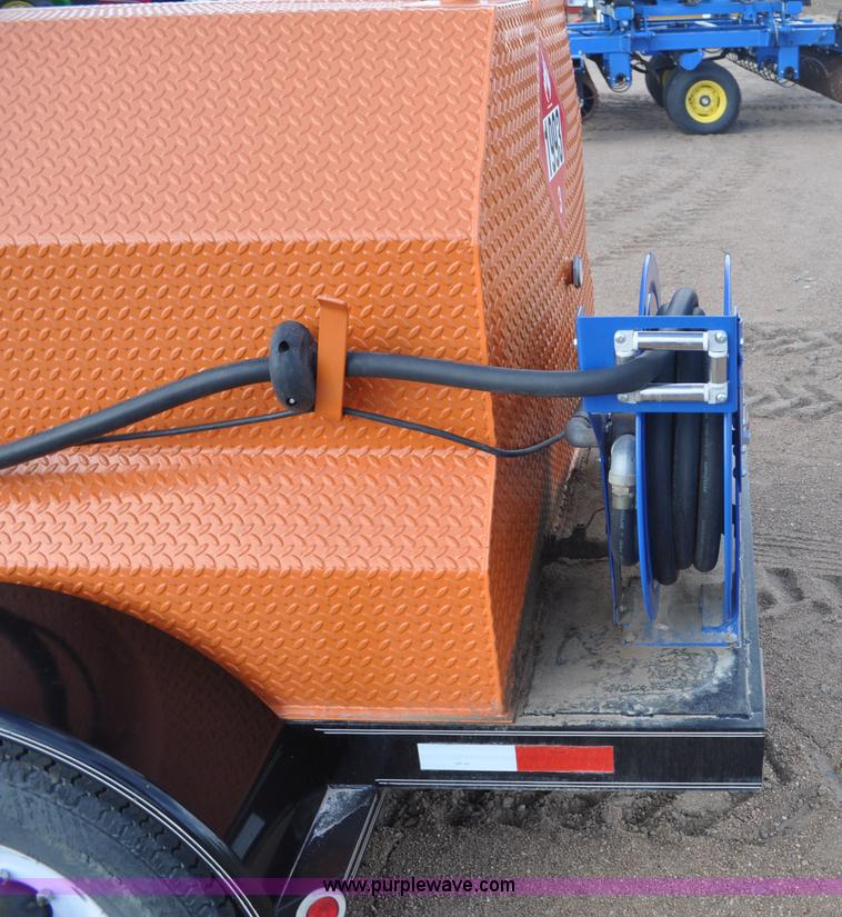 image for item F2326 2012 WG FT975 fuel trailer