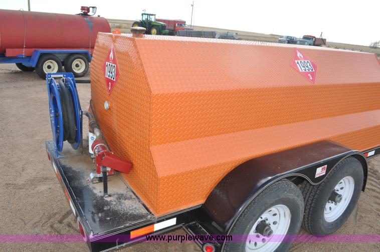 image for item F2326 2012 WG FT975 fuel trailer