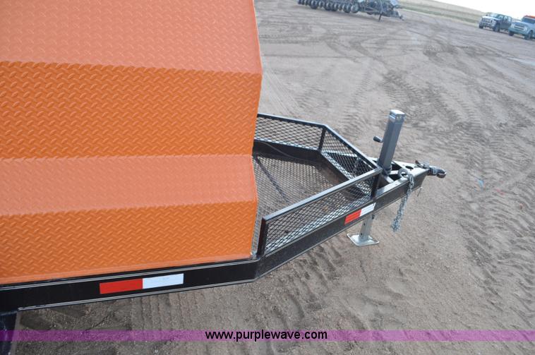 image for item F2326 2012 WG FT975 fuel trailer