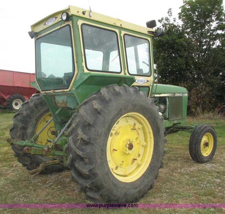 image for item H1203 1980 John Deere 2940 tractor