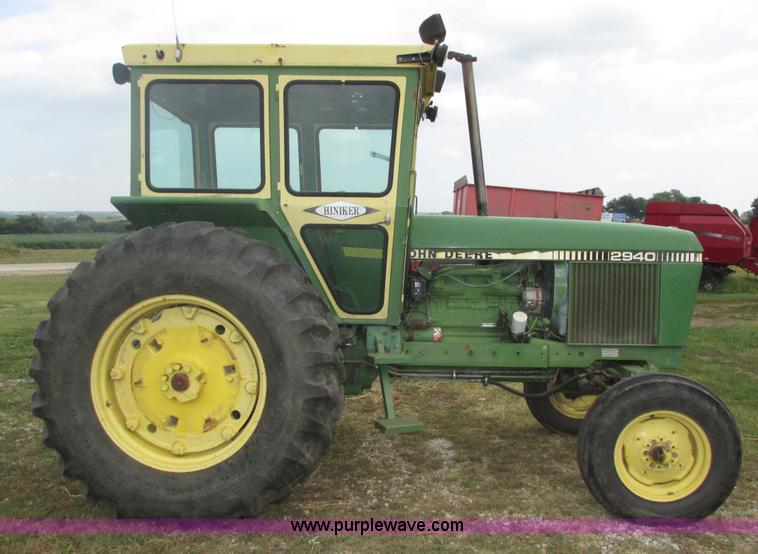 image for item H1203 1980 John Deere 2940 tractor
