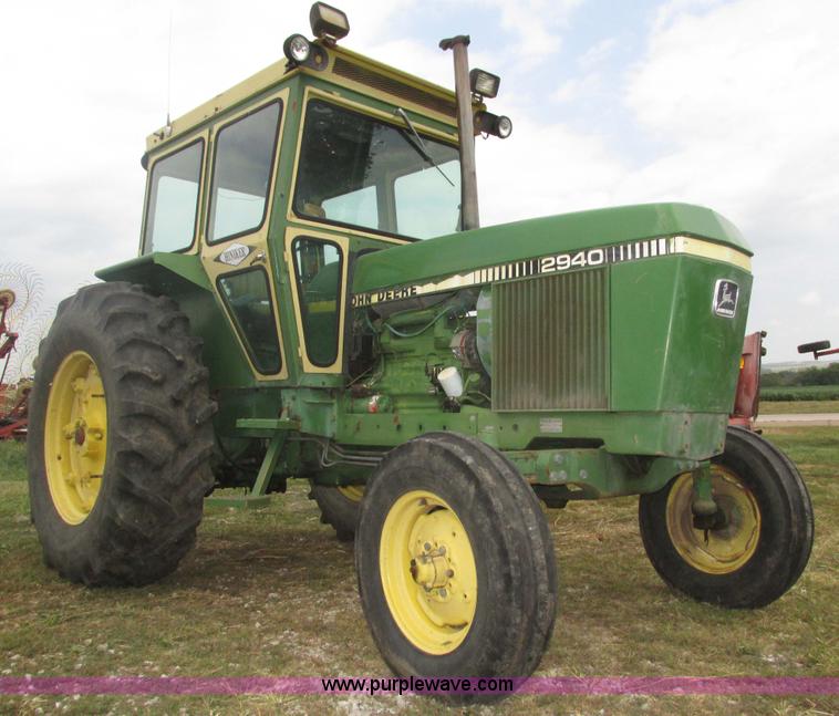 image for item H1203 1980 John Deere 2940 tractor