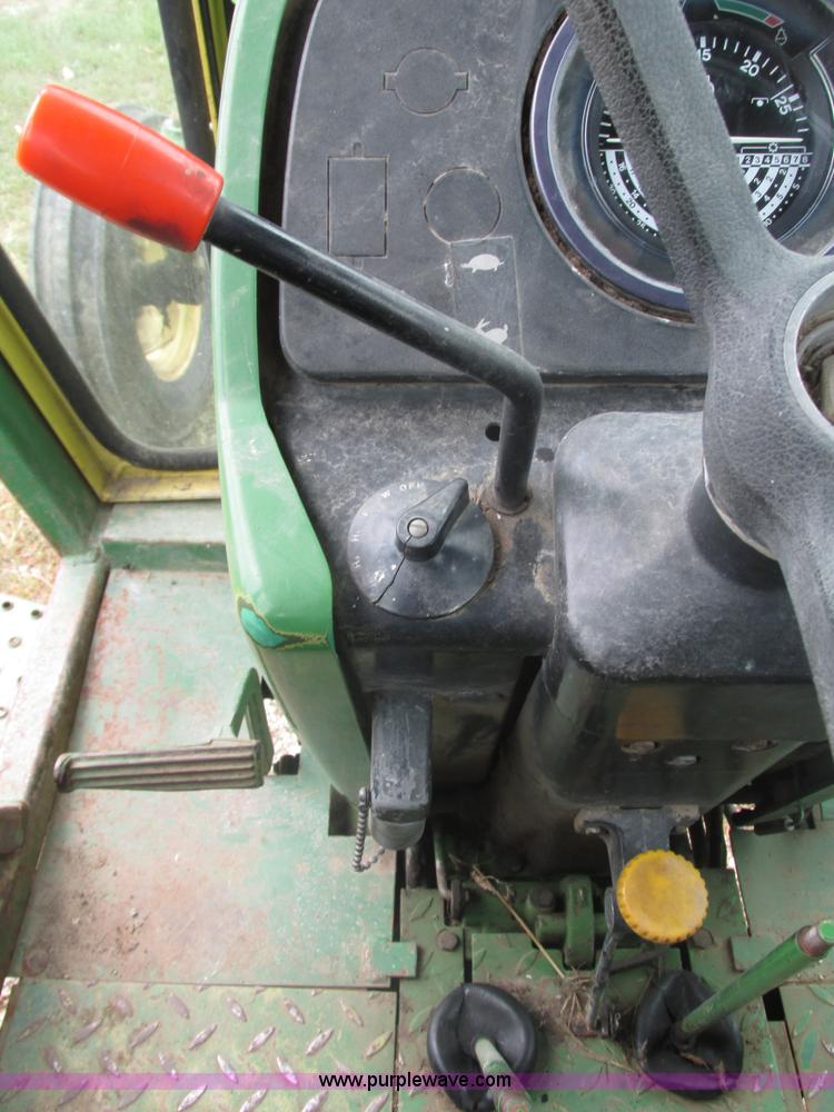 image for item H1203 1980 John Deere 2940 tractor