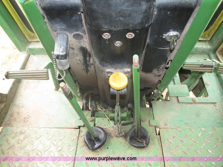 image for item H1203 1980 John Deere 2940 tractor