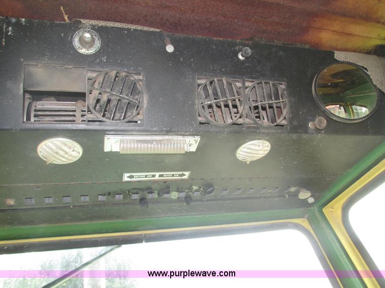 image for item H1203 1980 John Deere 2940 tractor