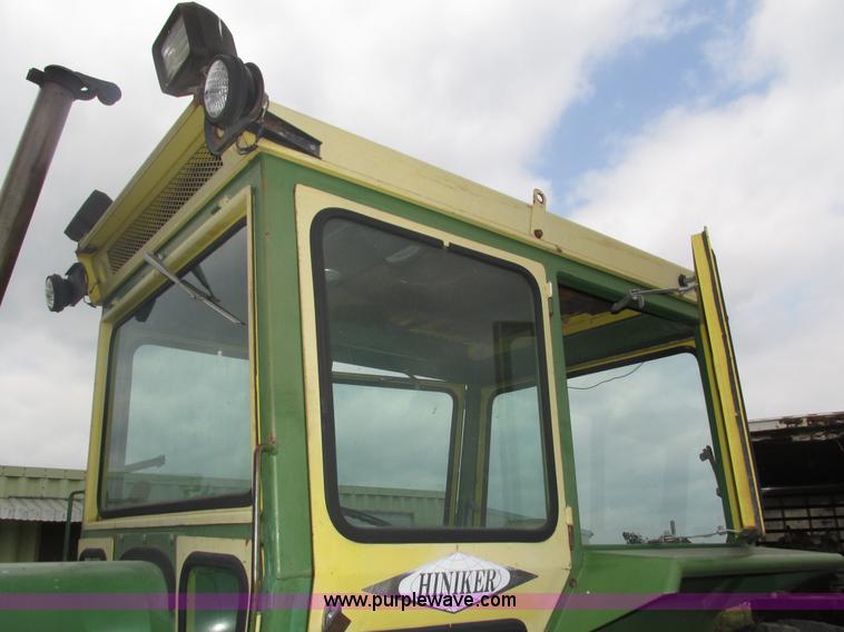 image for item H1203 1980 John Deere 2940 tractor