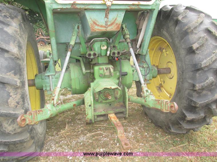 image for item H1203 1980 John Deere 2940 tractor