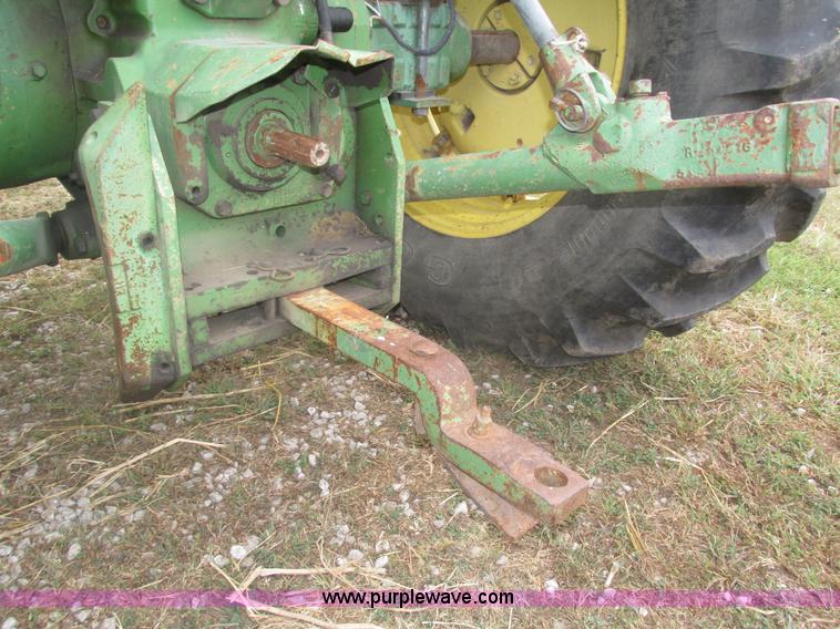 image for item H1203 1980 John Deere 2940 tractor