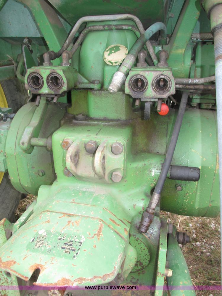 image for item H1203 1980 John Deere 2940 tractor