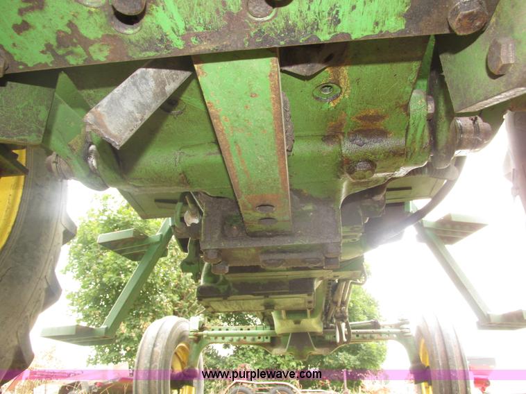 image for item H1203 1980 John Deere 2940 tractor