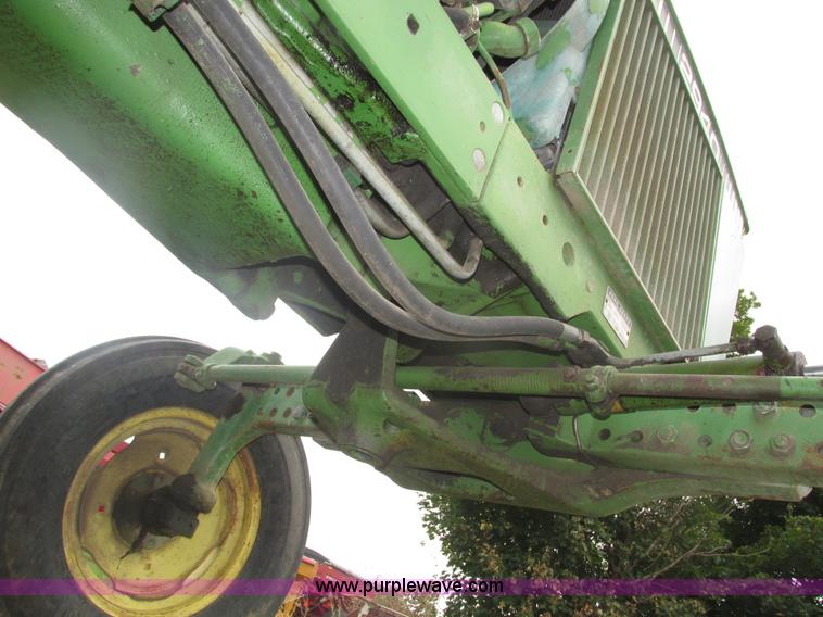 image for item H1203 1980 John Deere 2940 tractor