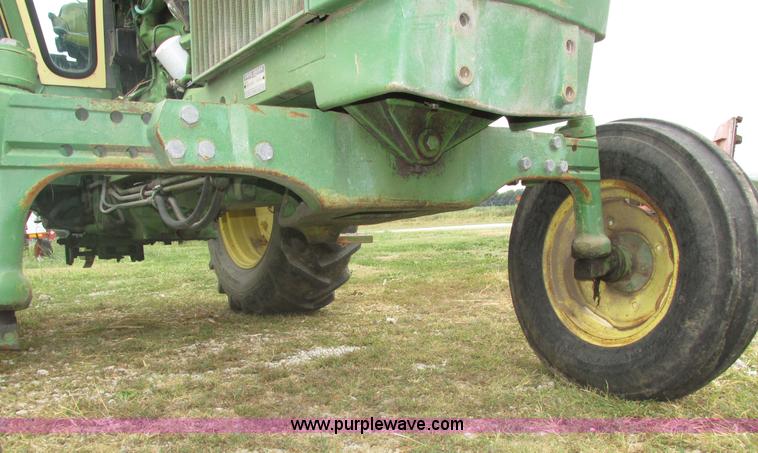 image for item H1203 1980 John Deere 2940 tractor