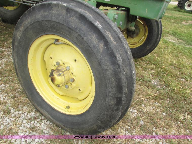 image for item H1203 1980 John Deere 2940 tractor