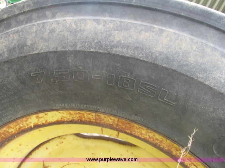 image for item H1203 1980 John Deere 2940 tractor