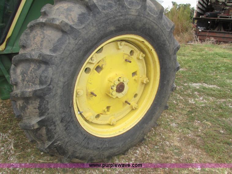 image for item H1203 1980 John Deere 2940 tractor