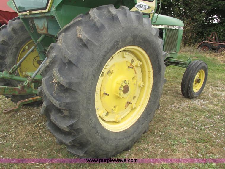image for item H1203 1980 John Deere 2940 tractor
