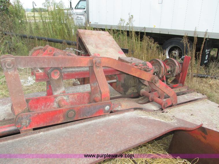 image for item H1205 Massey-Ferguson 10 square baler