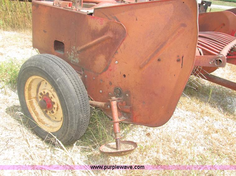 image for item H1205 Massey-Ferguson 10 square baler