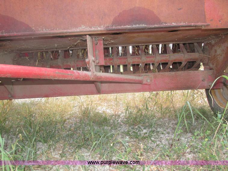 image for item H1205 Massey-Ferguson 10 square baler