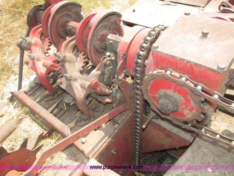 image for item H1205 Massey-Ferguson 10 square baler