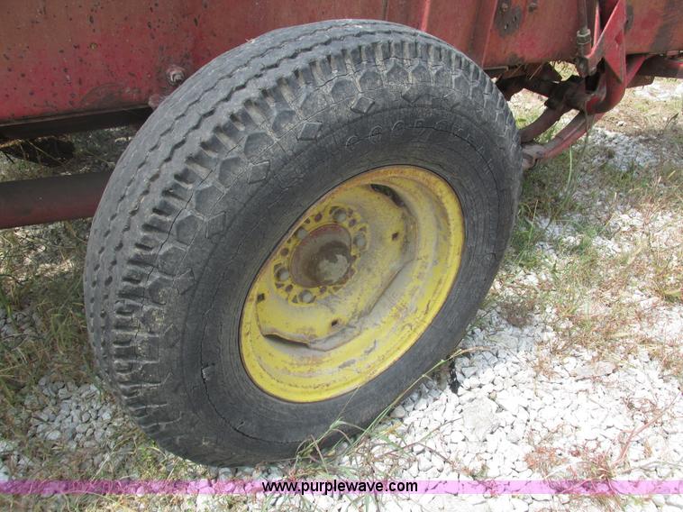 image for item H1205 Massey-Ferguson 10 square baler