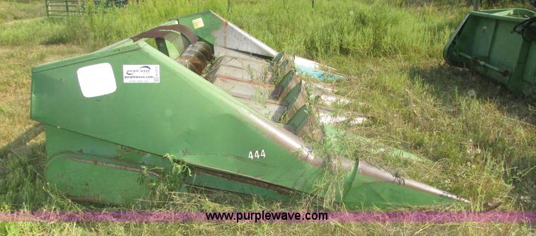 image for item H1213 John Deere 644 corn head