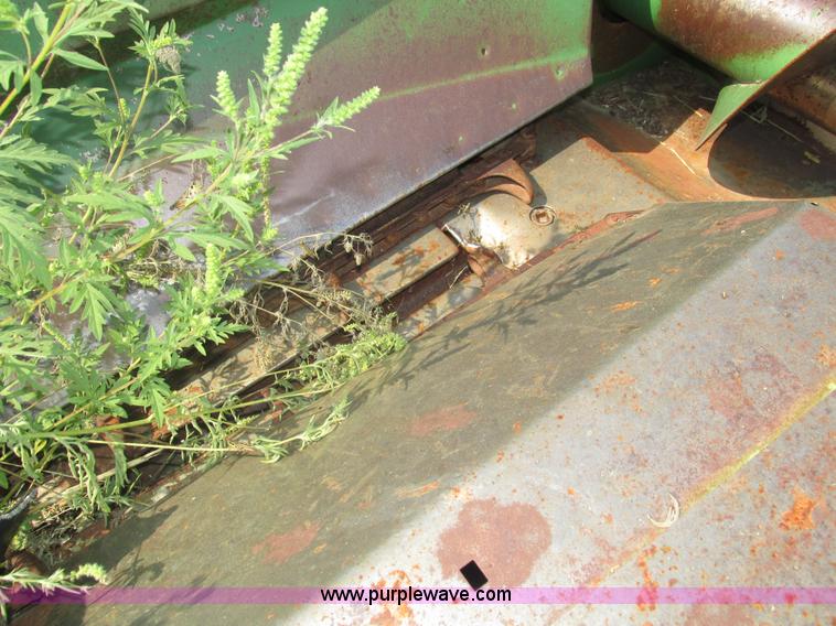 image for item H1213 John Deere 644 corn head