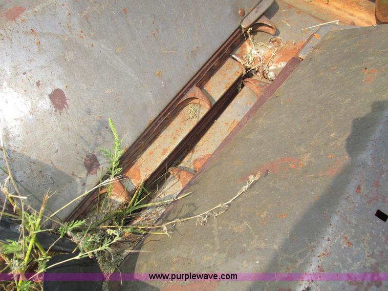 image for item H1213 John Deere 644 corn head