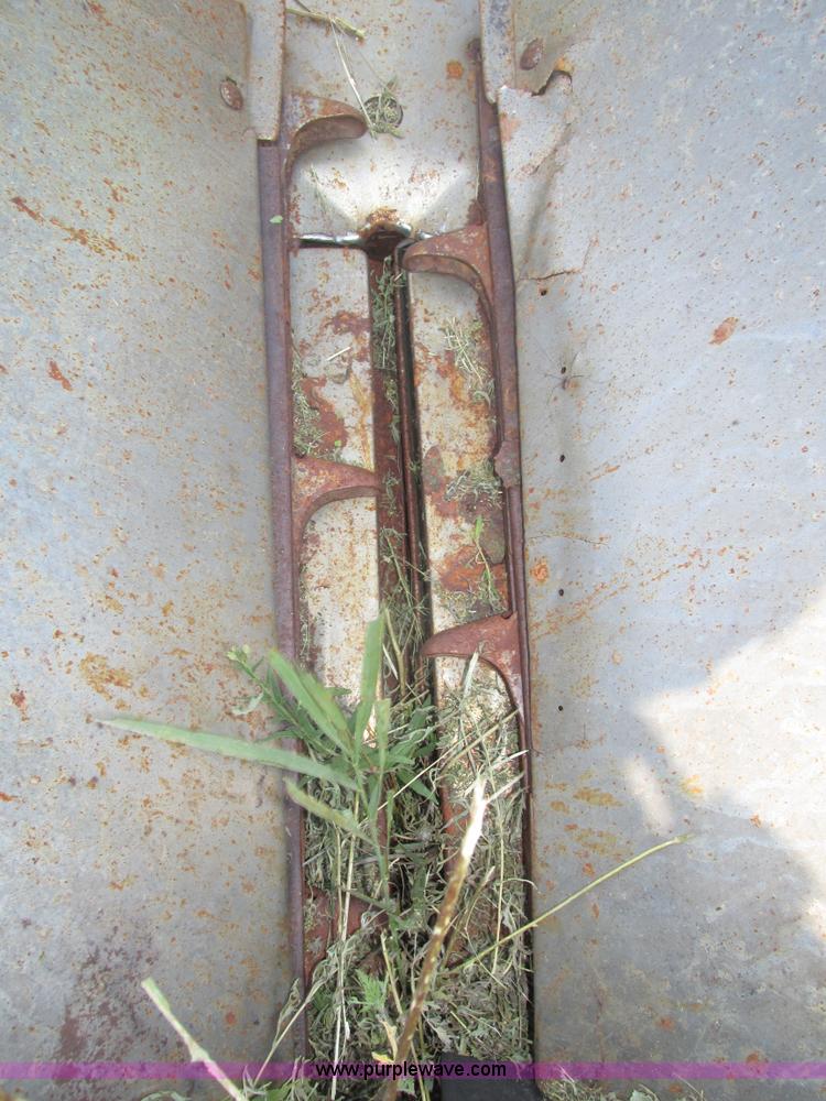 image for item H1213 John Deere 644 corn head