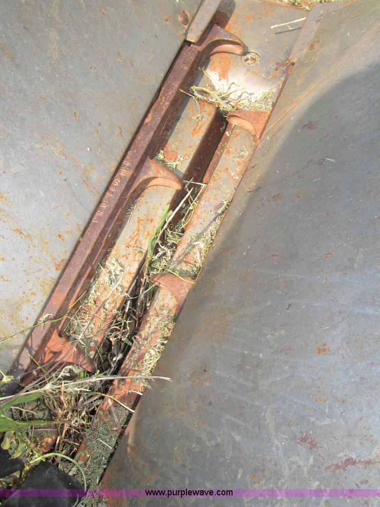 image for item H1213 John Deere 644 corn head