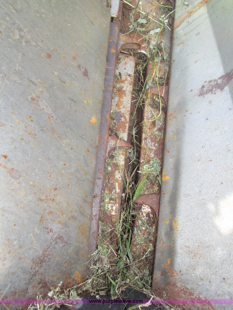 image for item H1213 John Deere 644 corn head