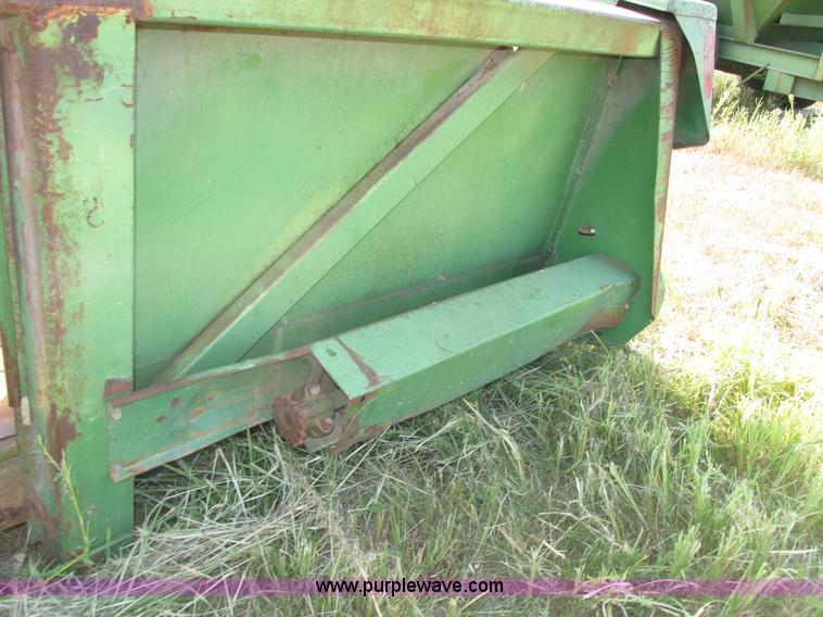 image for item H1213 John Deere 644 corn head