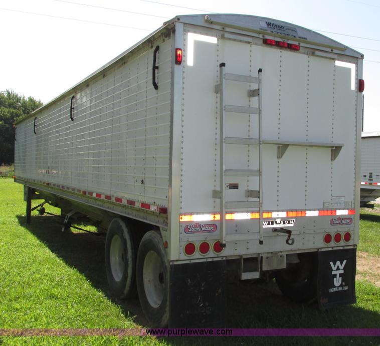 image for item H4537 2008 Wilson DWH-550 double hopper grain trailer