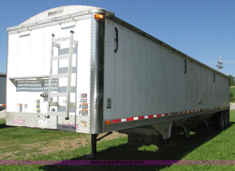 image for item H4537 2008 Wilson DWH-550 double hopper grain trailer