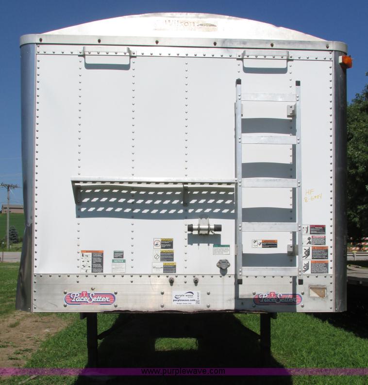 image for item H4537 2008 Wilson DWH-550 double hopper grain trailer