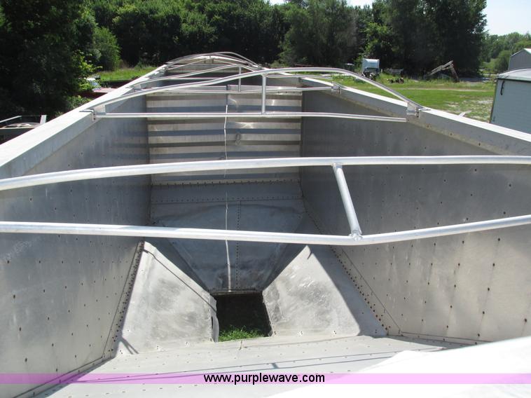 image for item H4537 2008 Wilson DWH-550 double hopper grain trailer