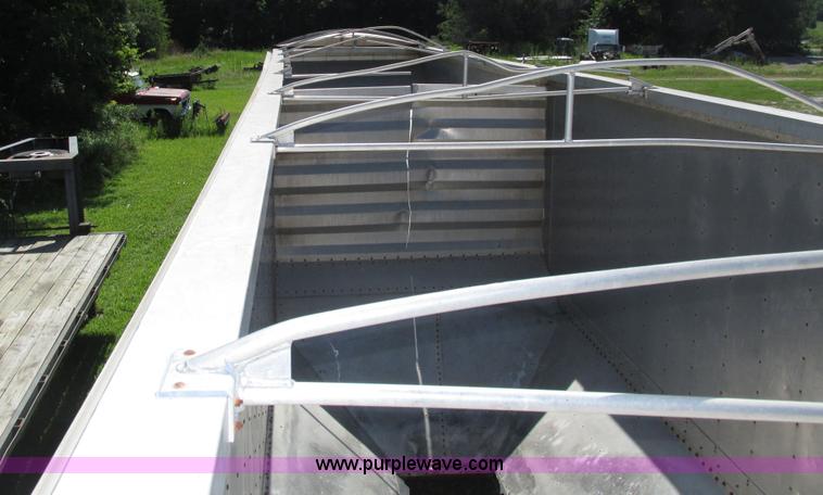 image for item H4537 2008 Wilson DWH-550 double hopper grain trailer