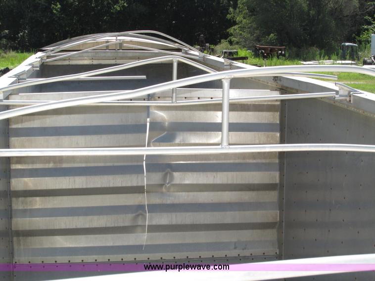 image for item H4537 2008 Wilson DWH-550 double hopper grain trailer