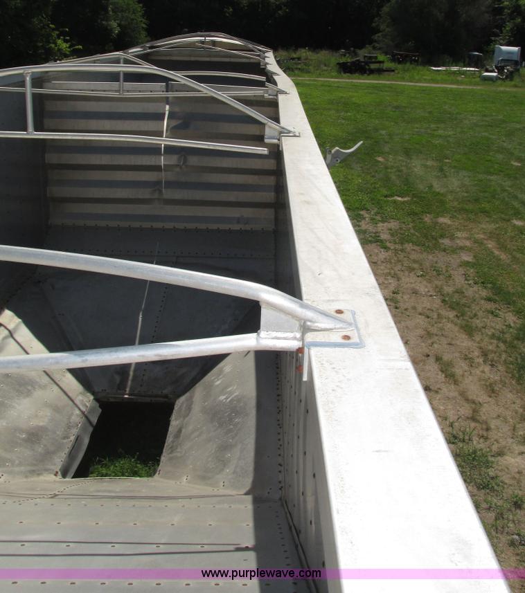 image for item H4537 2008 Wilson DWH-550 double hopper grain trailer