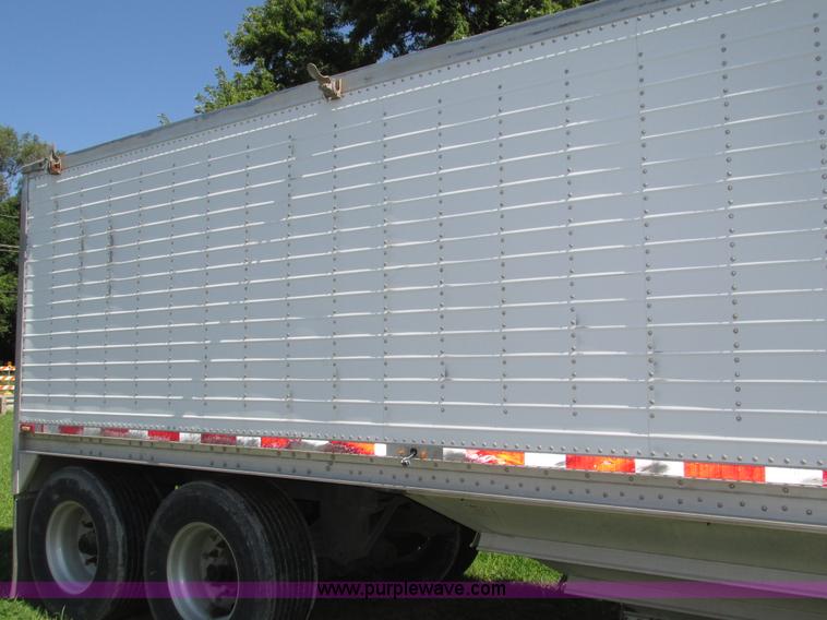 image for item H4537 2008 Wilson DWH-550 double hopper grain trailer