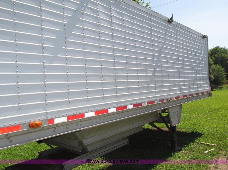 image for item H4537 2008 Wilson DWH-550 double hopper grain trailer