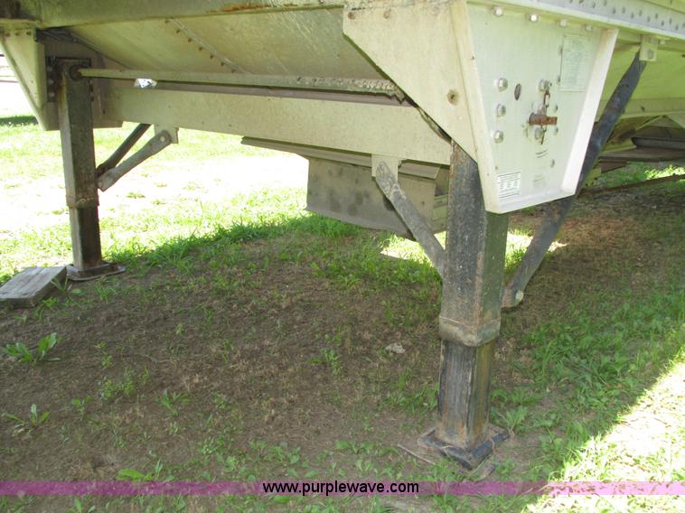 image for item H4537 2008 Wilson DWH-550 double hopper grain trailer